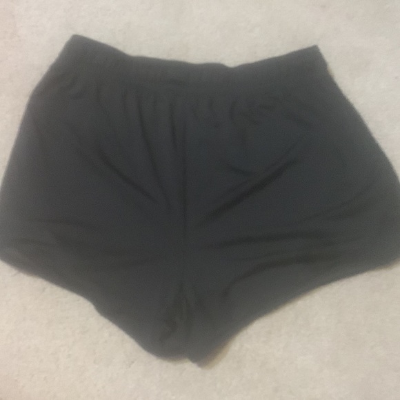 Black shorts - Picture 2 of 2